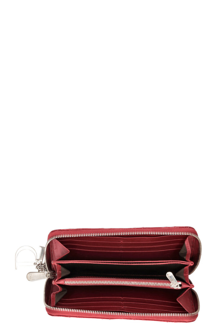 CHRISTIAN DIOR Portefeuille long Cannage en cuir verni rouge