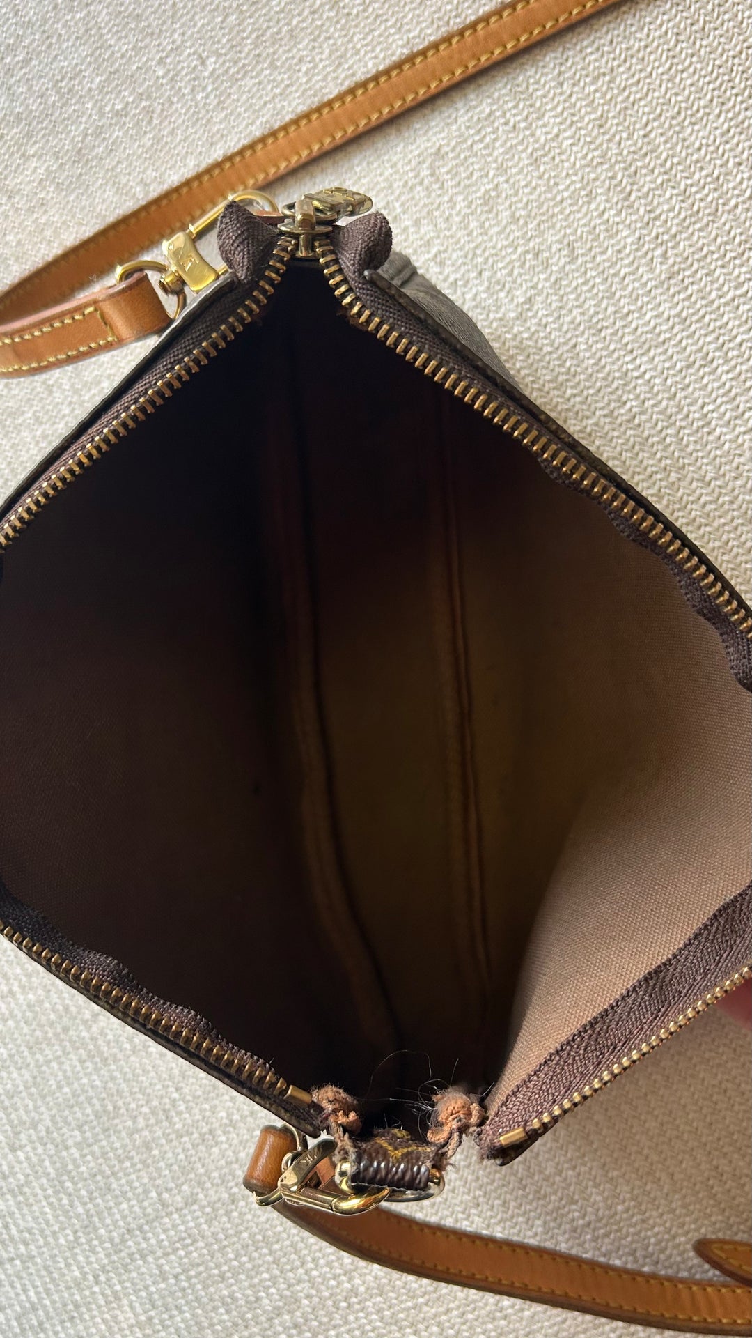 LOUIS VUITTON Pochette Accessoires MNG Toile