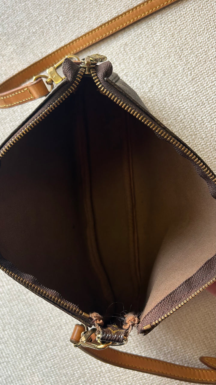 LOUIS VUITTON Pochette Accessoires MNG Toile