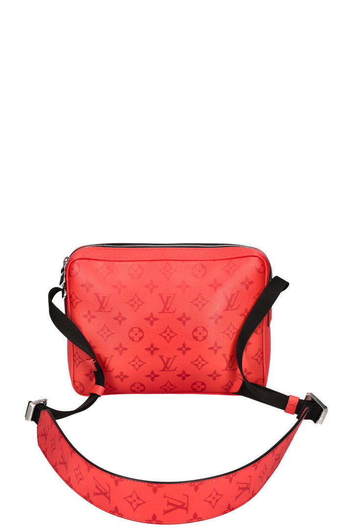 LOUIS VUITTON Outdoor Messenger Bag MNG Taigarama Red