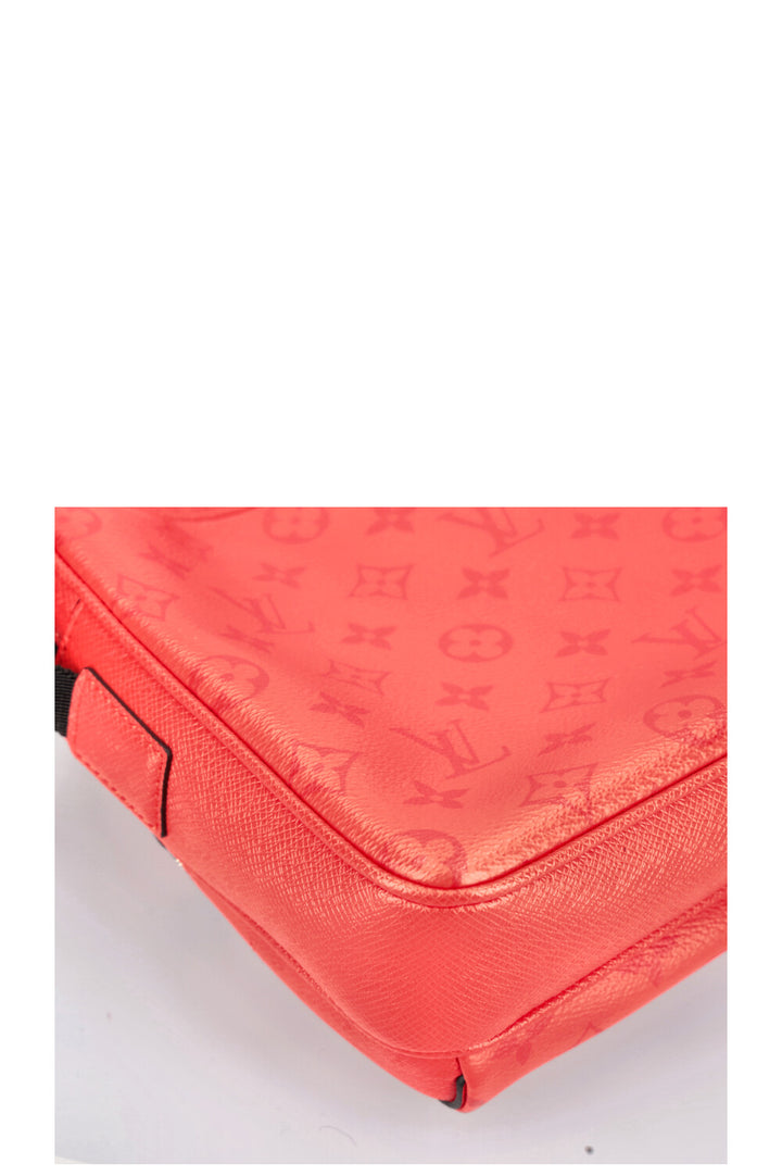 LOUIS VUITTON Outdoor Messenger Bag MNG Taigarama Red