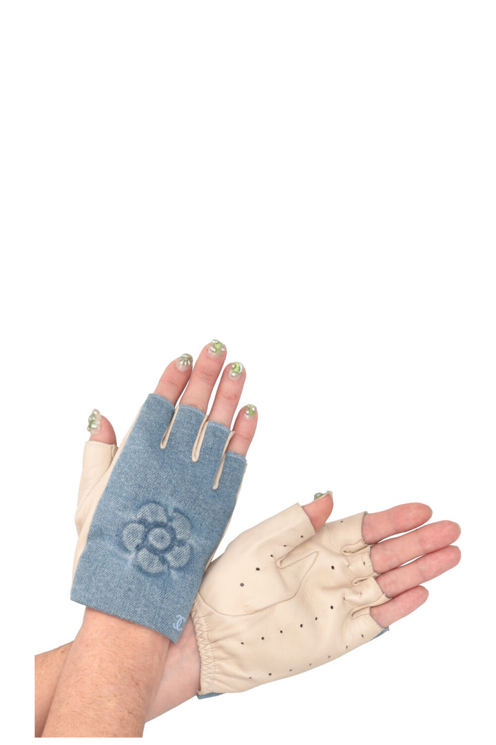 Gants courts CHANEL Camélia en denim blanc