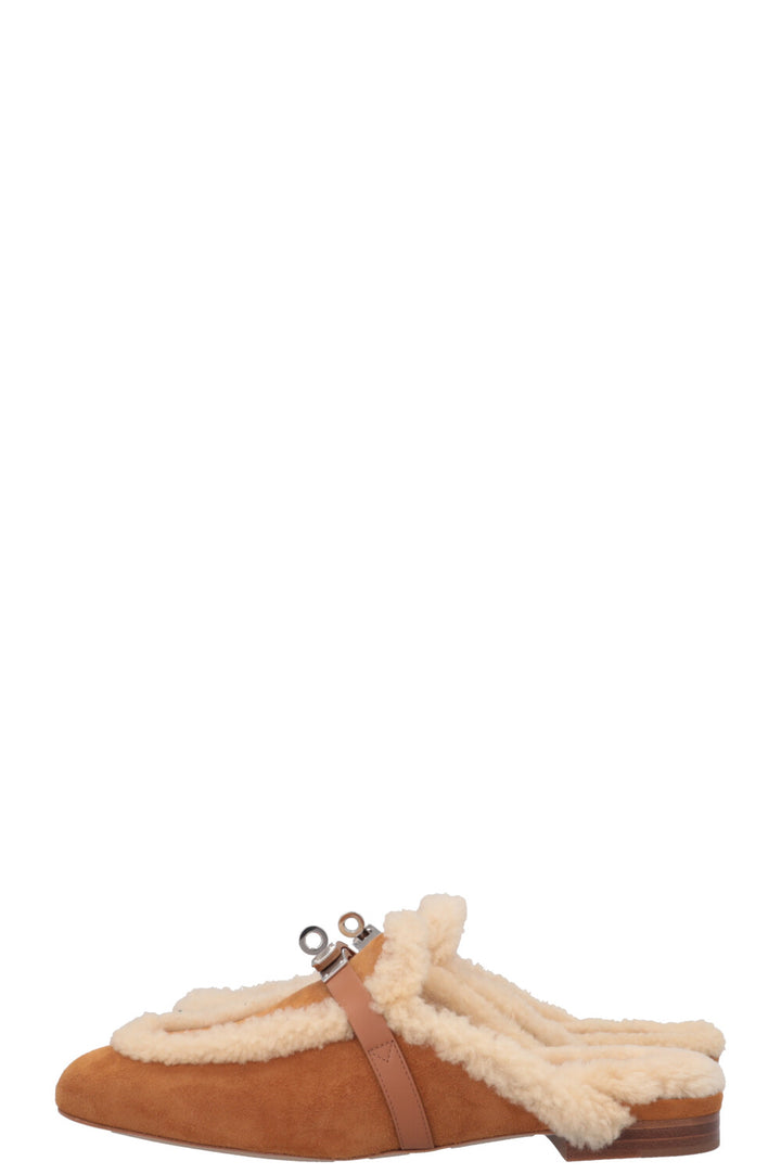 HERMÈS Mules Oz en peau lainée et daim doré