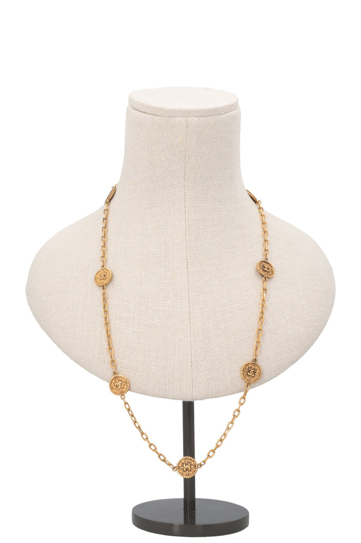 Collier Médaillon CHANEL en Or