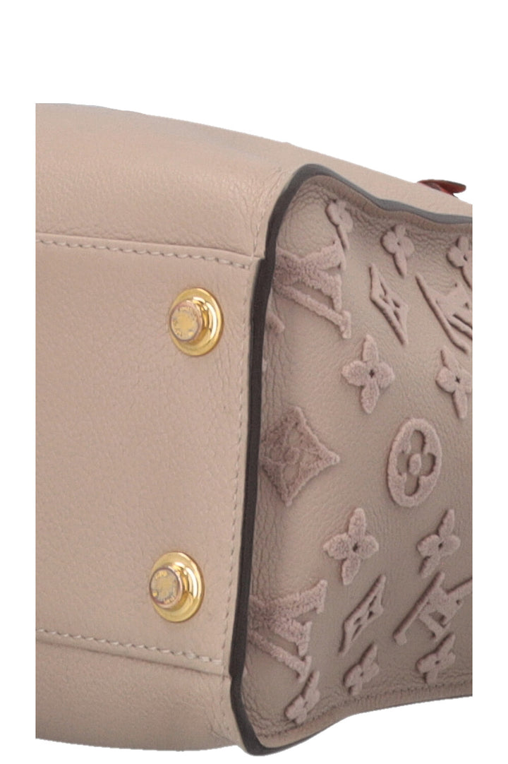 LOUIS VUITTON On My Side Cabas MM Galet