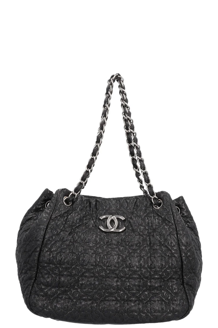 CHANEL Rock in Moscow Accordion Tote Cuir verni noir