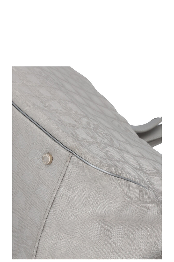 Sac cabas CHANEL New Travel Line en toile argentée