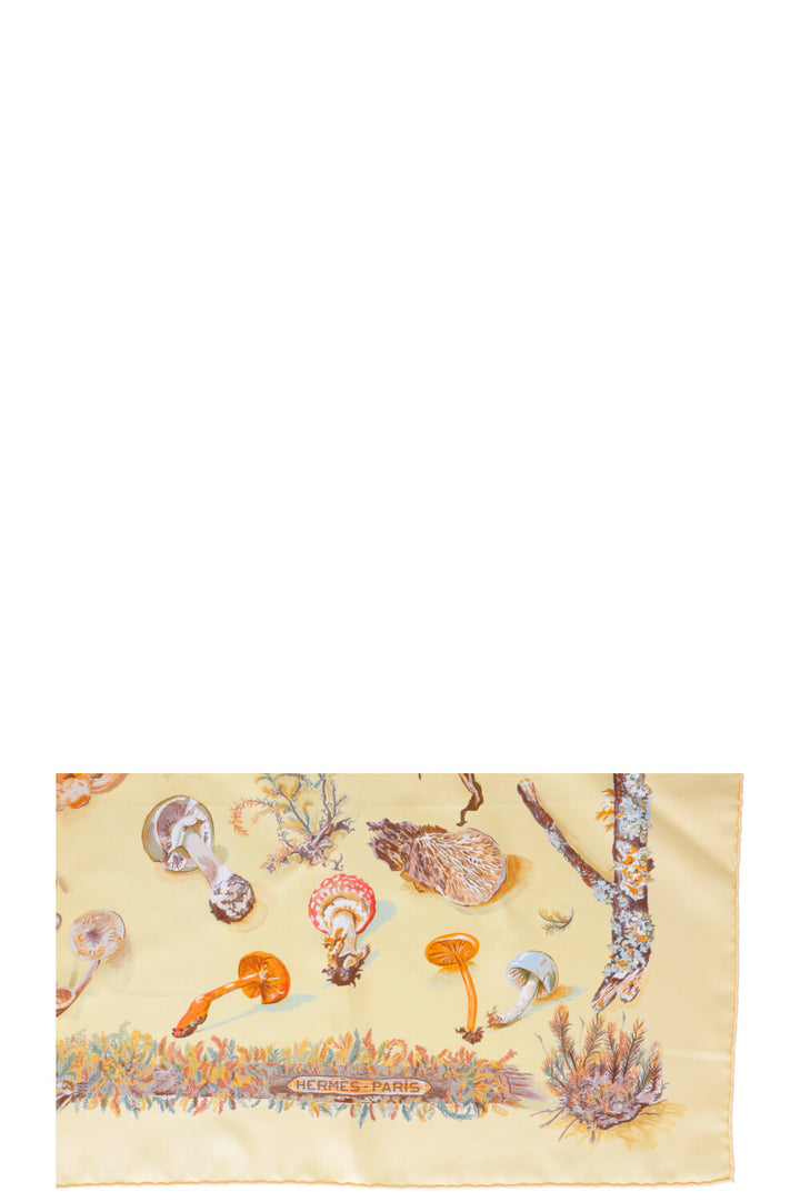 HERMÈS Mushroom Carré 70 Scarf Yellow