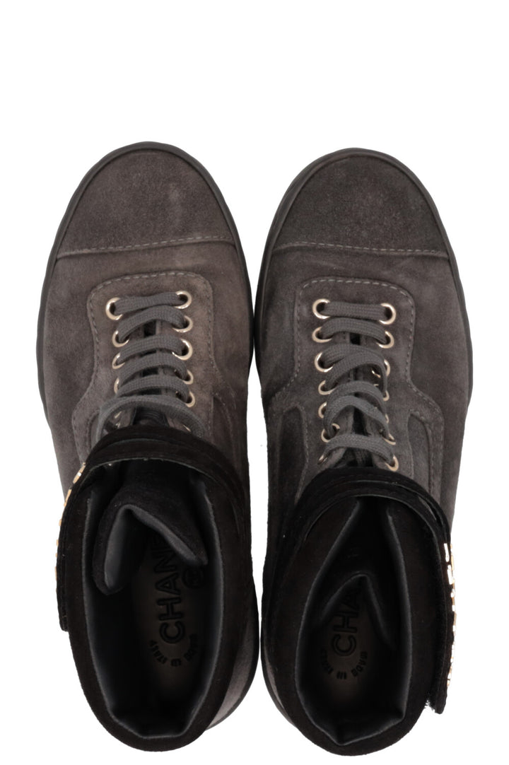 CHANEL 2019 Quilted Pattern Sneakers Suede Grey