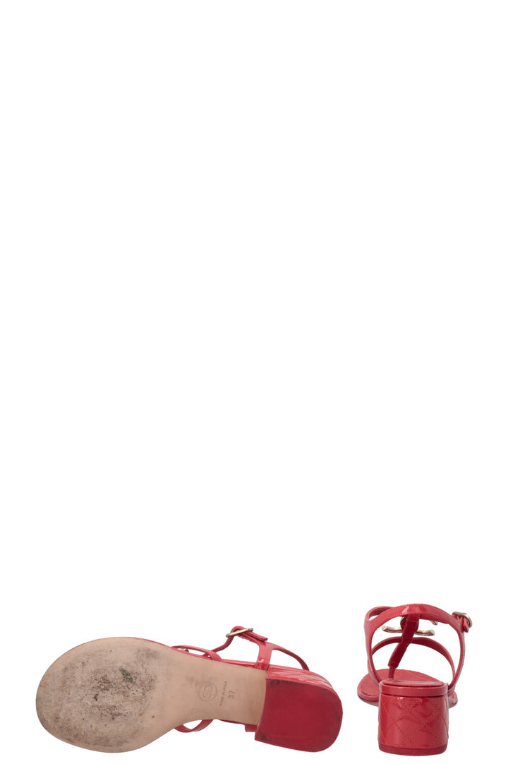 CHANEL CC Camelia Thong Sandals Patent Pink