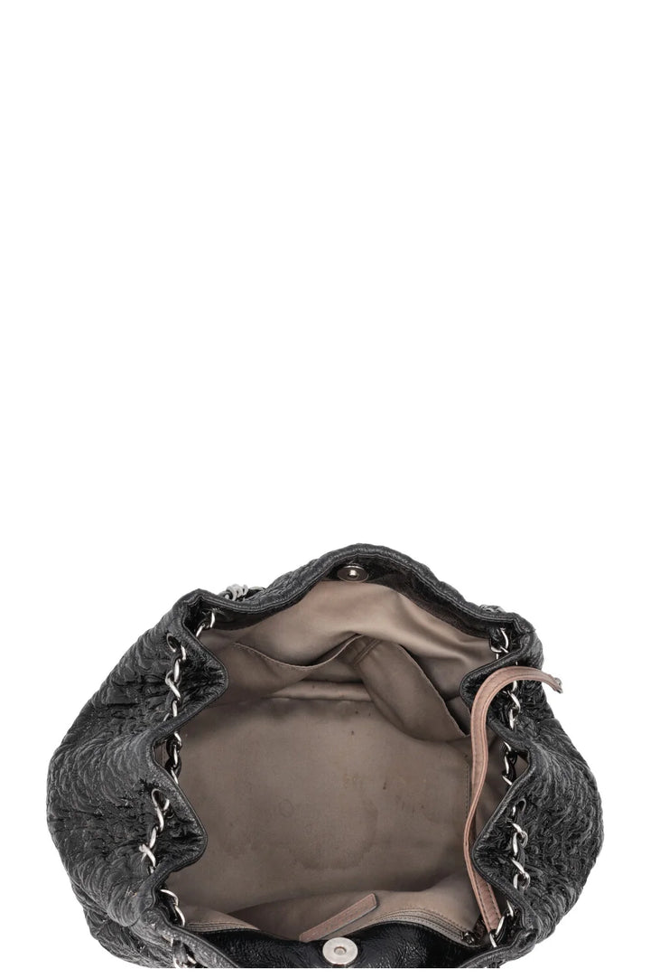 CHANEL Rock in Moscow Accordion Tote Cuir verni noir
