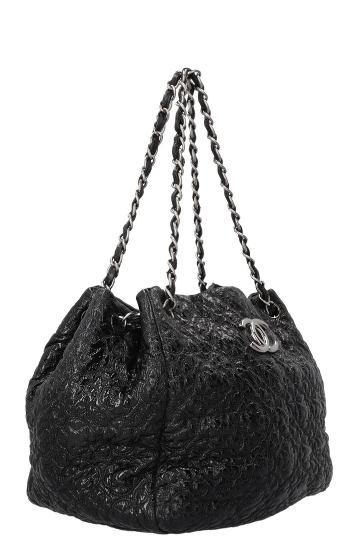 CHANEL Rock in Moscow Accordion Tote Cuir verni noir