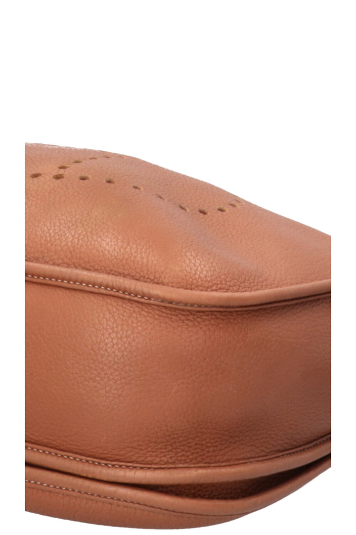 HERMÈS Evelyne PM Cuir Clemence Gold