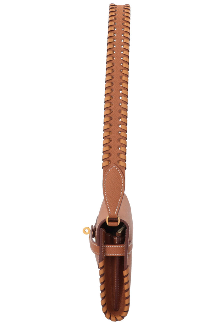HERMÈS Kelly To Go Tressage en cuir Epsom Gold Sésame