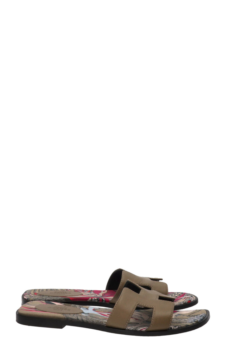 HERMÈS Oran Sandals Leather Khaki