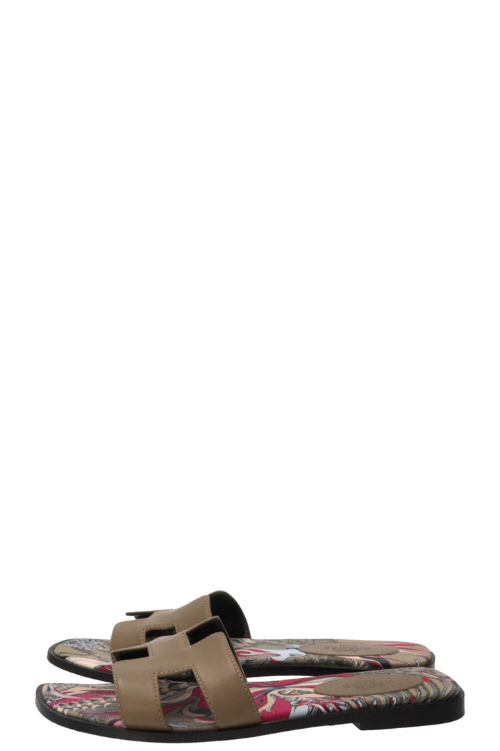 HERMÈS Oran Sandals Leather Khaki