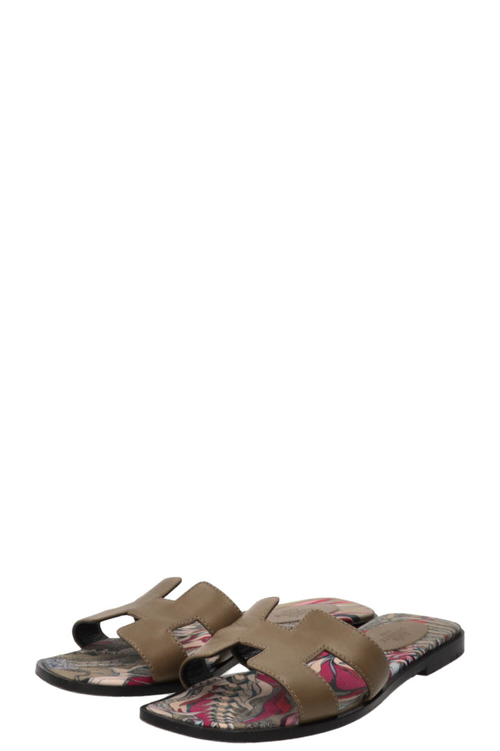 HERMÈS Oran Sandals Leather Khaki
