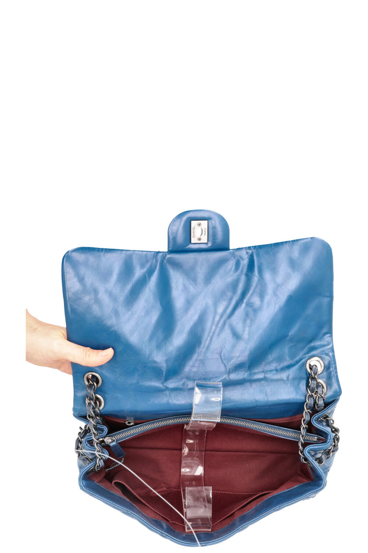 CHANEL Sac à rabat unique Bleu