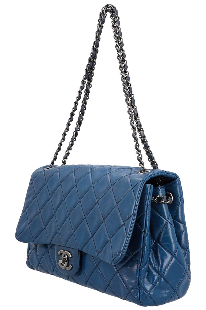 CHANEL Sac à rabat unique Bleu
