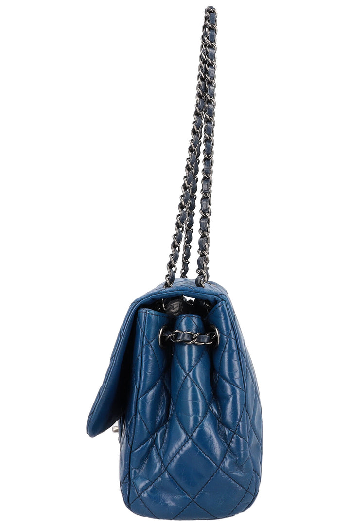 CHANEL Sac à rabat unique Bleu