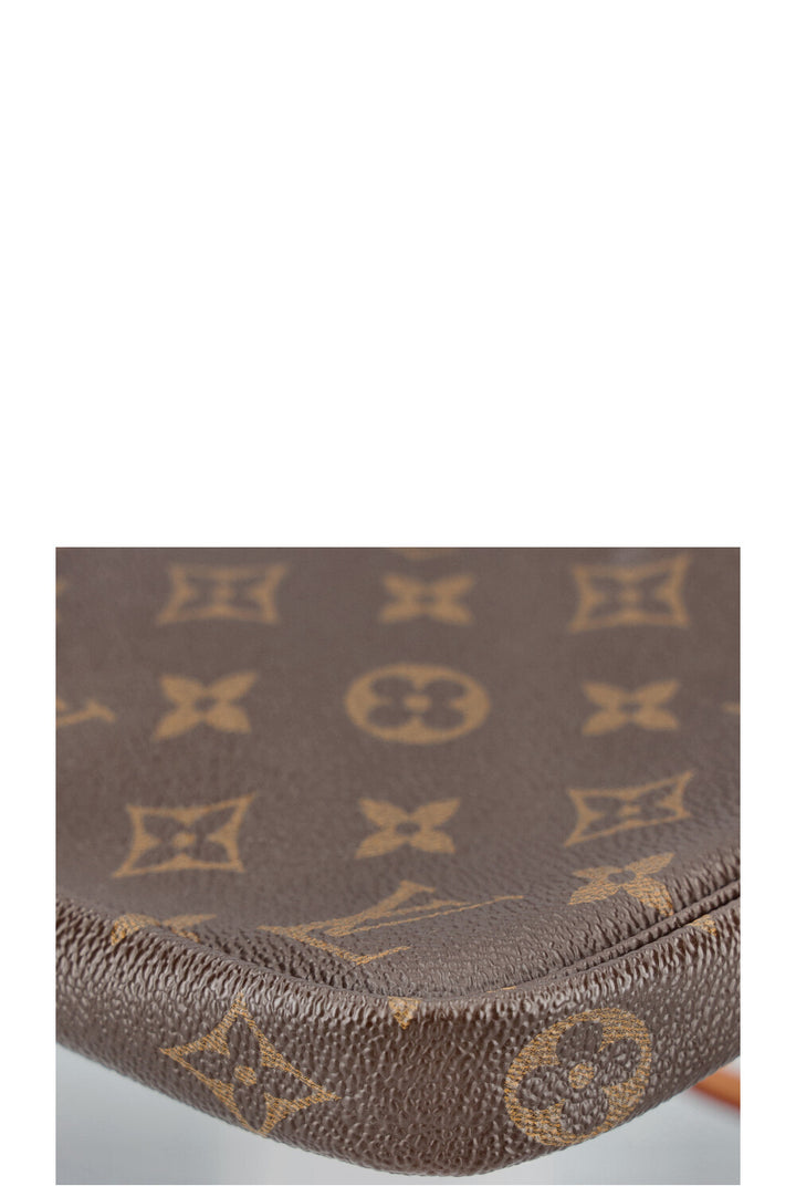 LOUIS VUITTON Pochette Accessoires MNG