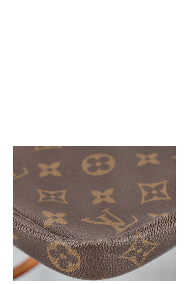 LOUIS VUITTON Pochette Accessoires MNG