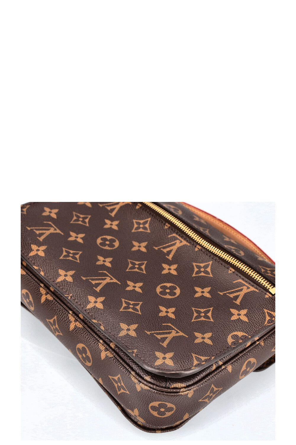 LOUIS VUITTON Pochette Metis MNG