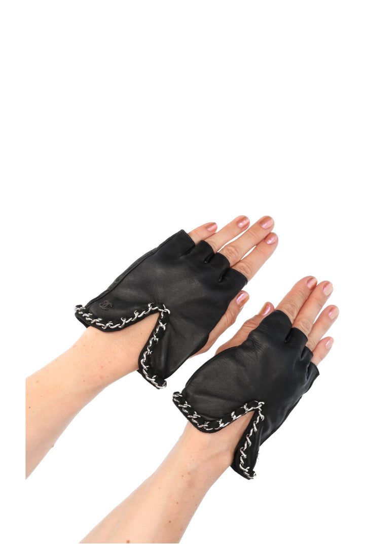 CHANEL Chain Short Gloves Leather Black