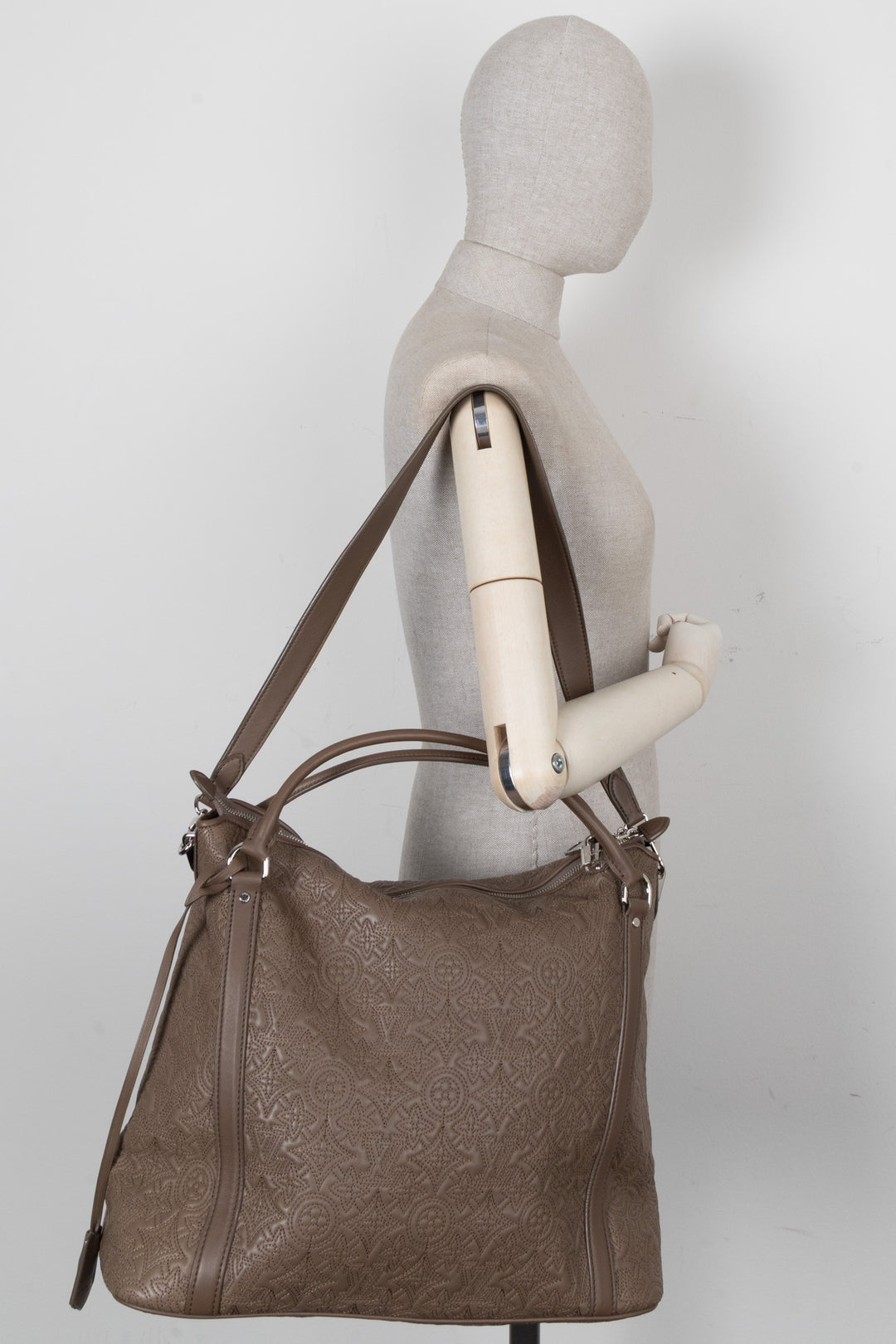 LOUIS VUITTON Antheia Ixia Tote Bag Taupe