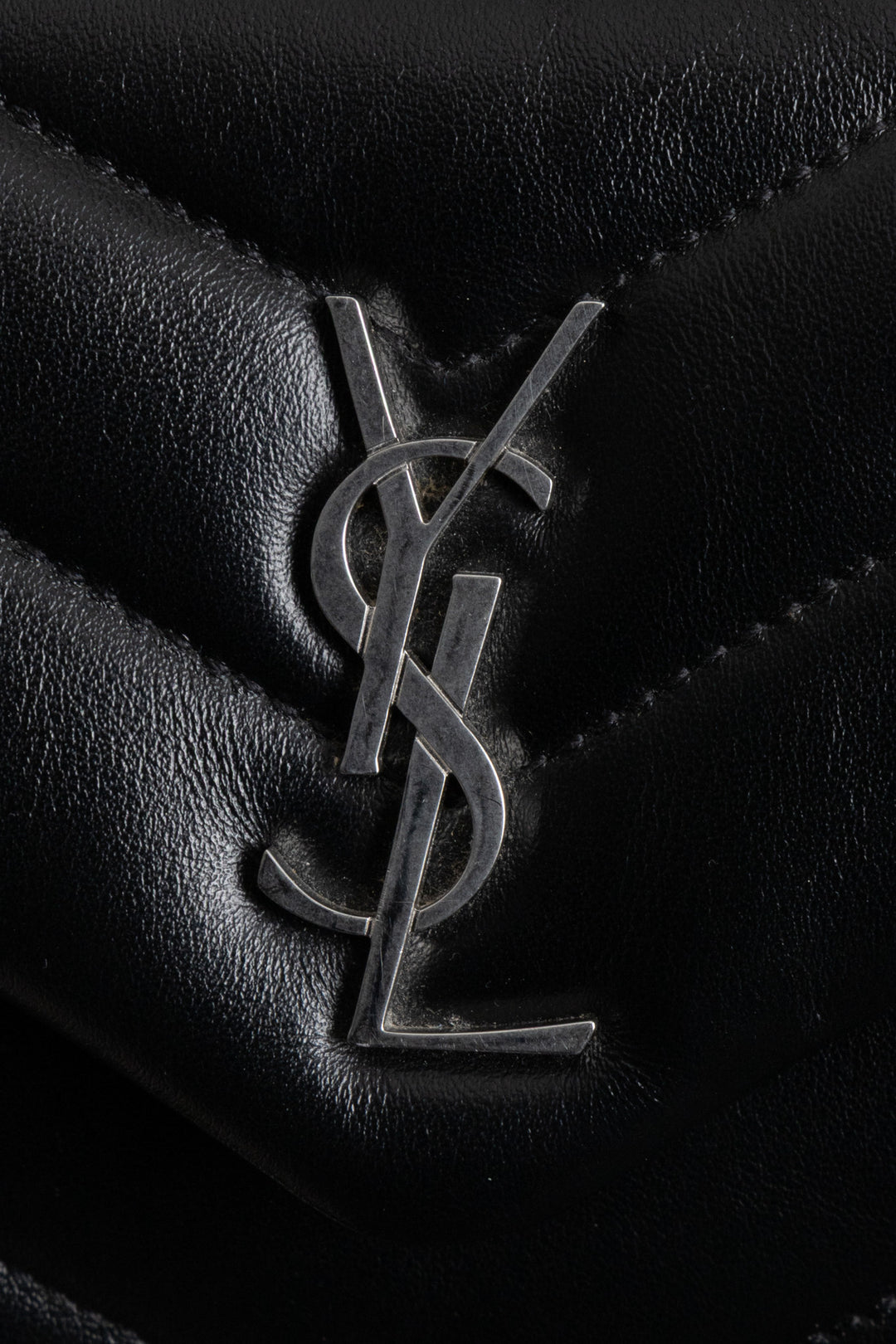 SAINT LAURENT LouLou Toy Calfskin Black