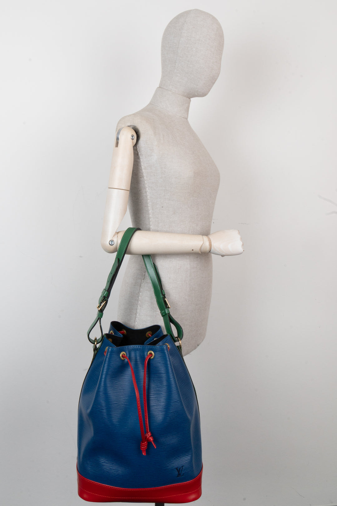 LOUIS VUITTON Grand Sac Noé Epi Tricolor Blue Red Green
