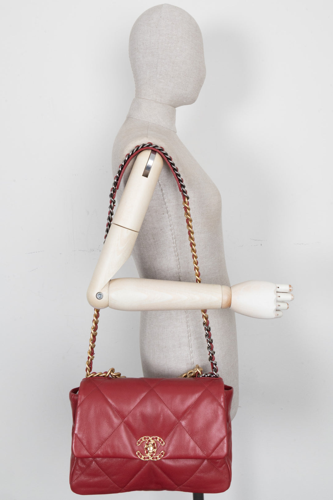 CHANEL 19 Large Red