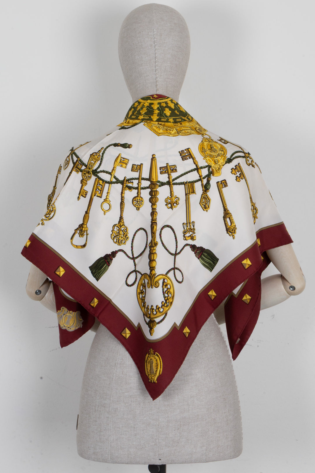 HERMÈS Les Clés Carré 90 Silk Bordeaux Ivory