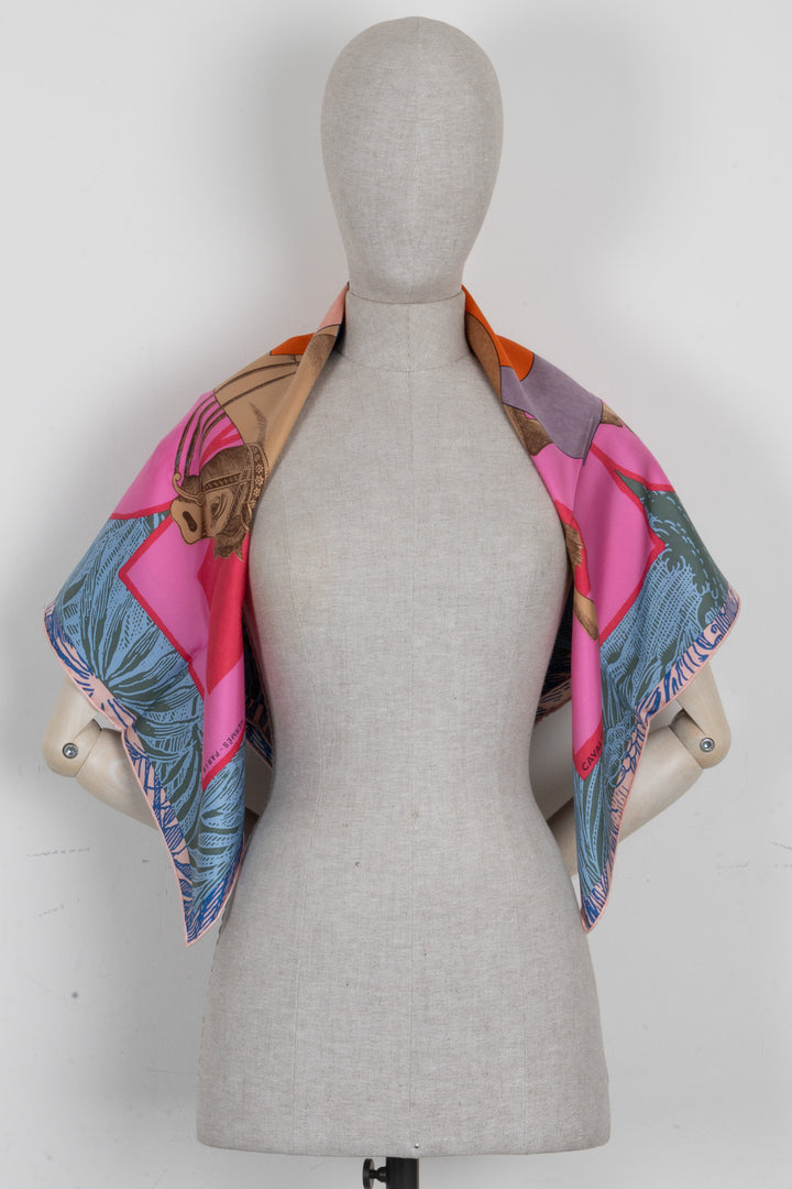 HERMÈS Cavalier En Formes 90 Carré Silk Multicolor
