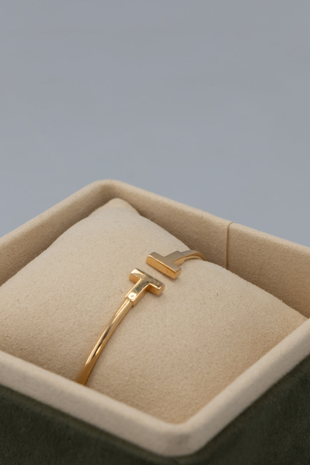 TIFFANY&CO T Narrow Wire Bracelet 18K Yellow Gold