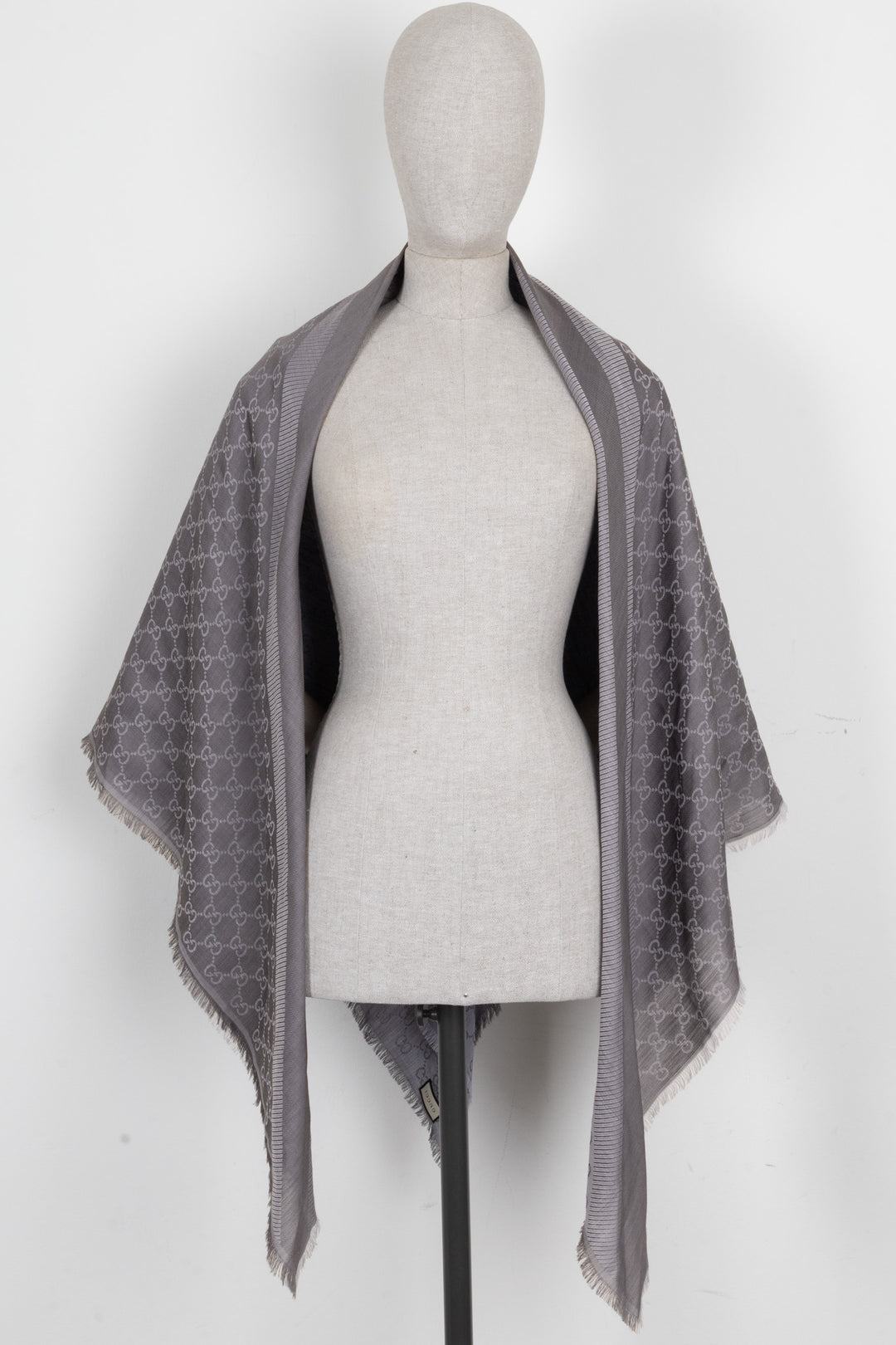 GUCCI GG Jaquard Scarf Grey