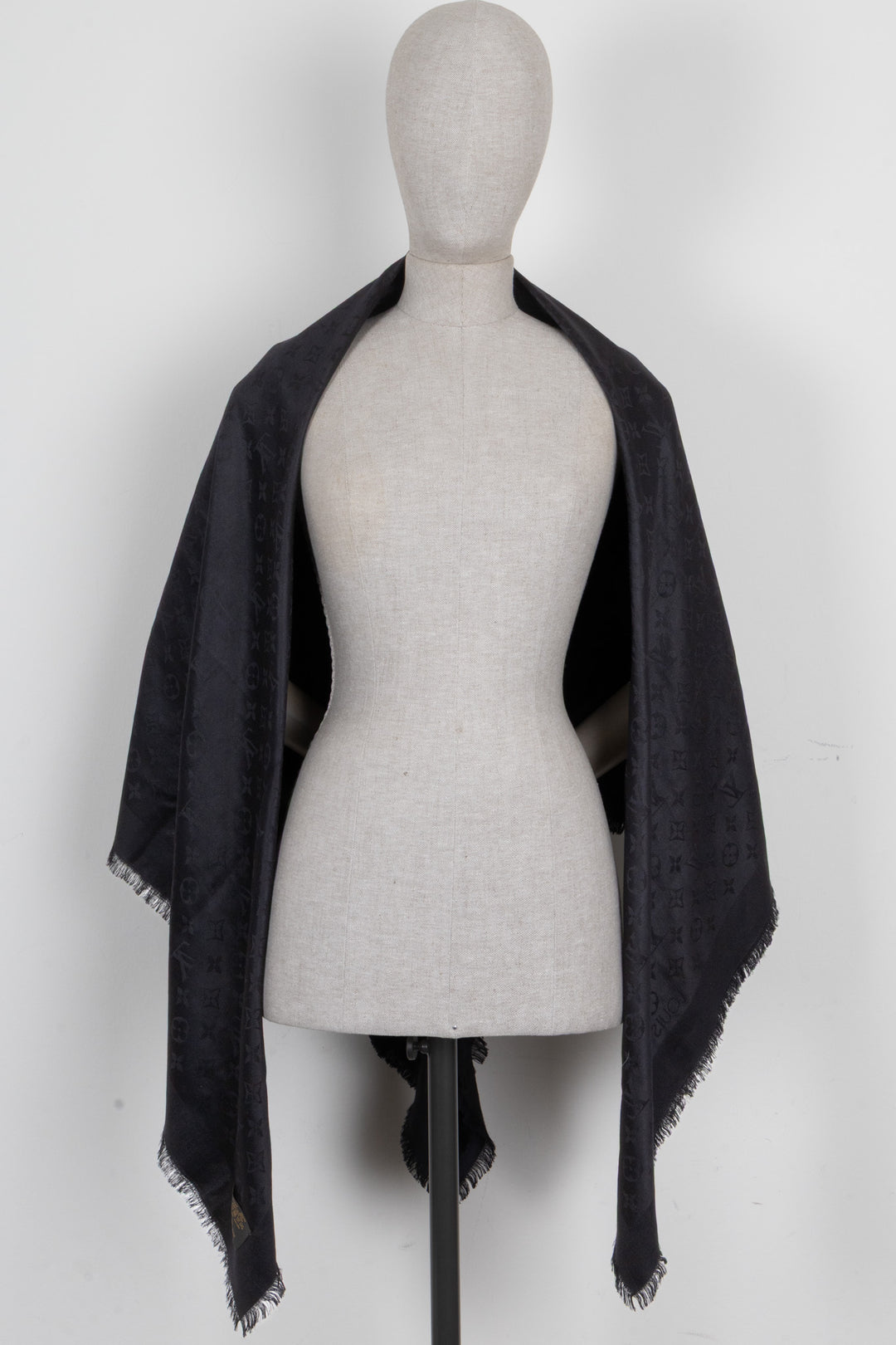LOUIS VUITTON Fringed Scarf MNG Silk Black
