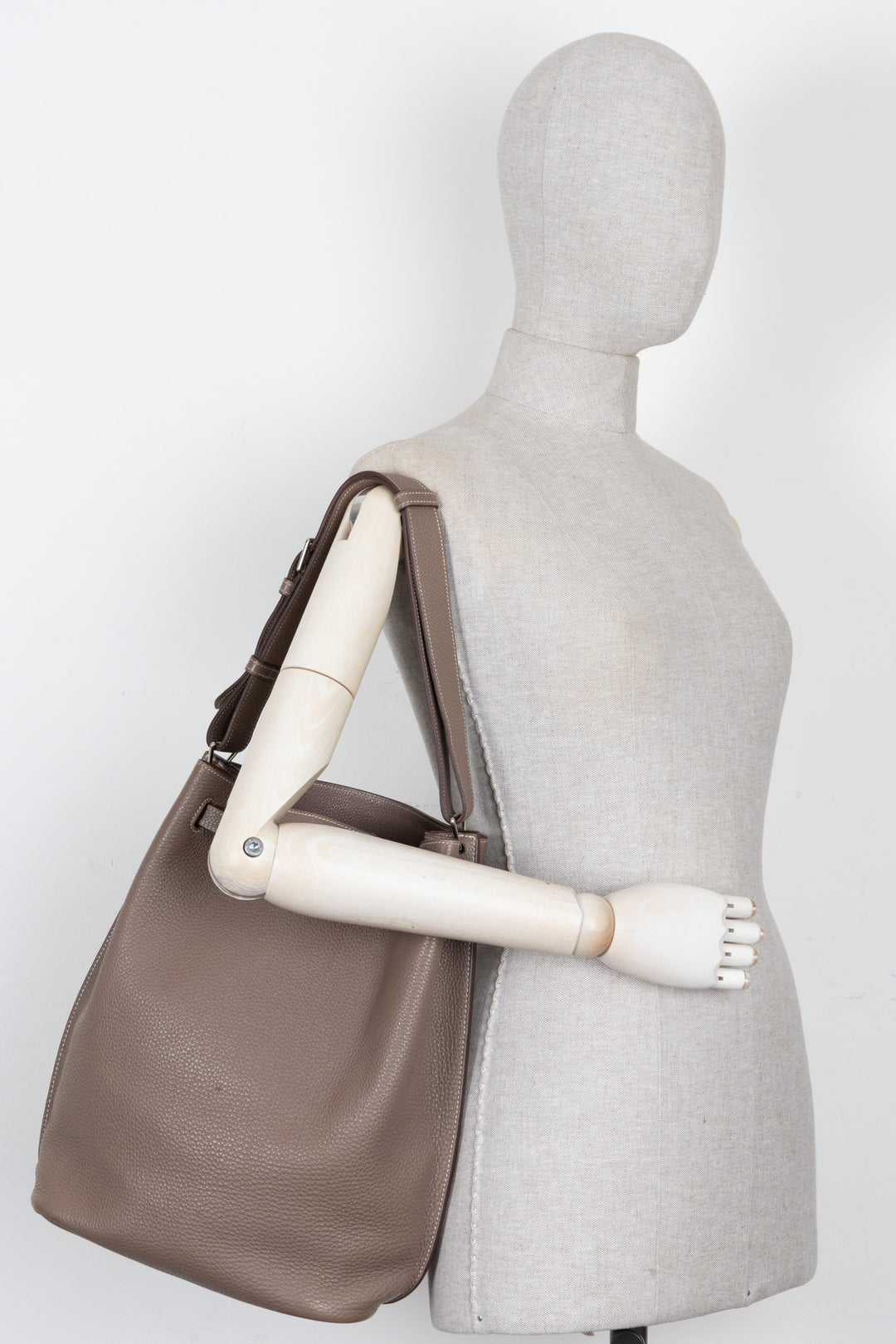 HERMÈS So Kelly 26 Clemence Etoupe