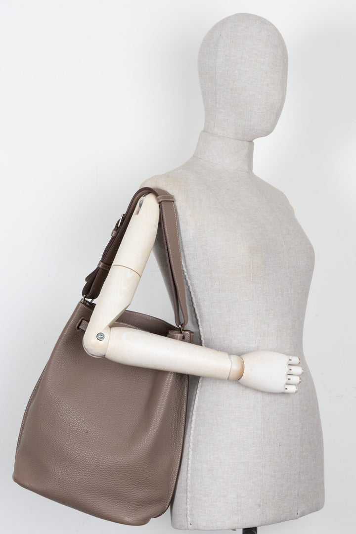 HERMÈS So Kelly 26 Clemence Etoupe