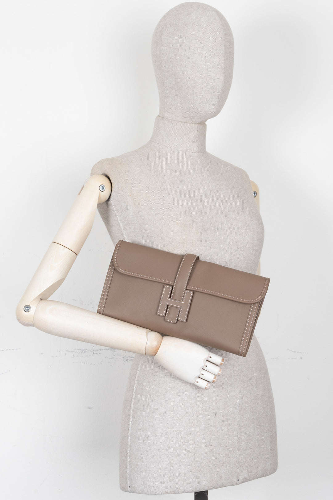 HERMÈS Pochette Jige Elan 29 Veau Swift Étoupe