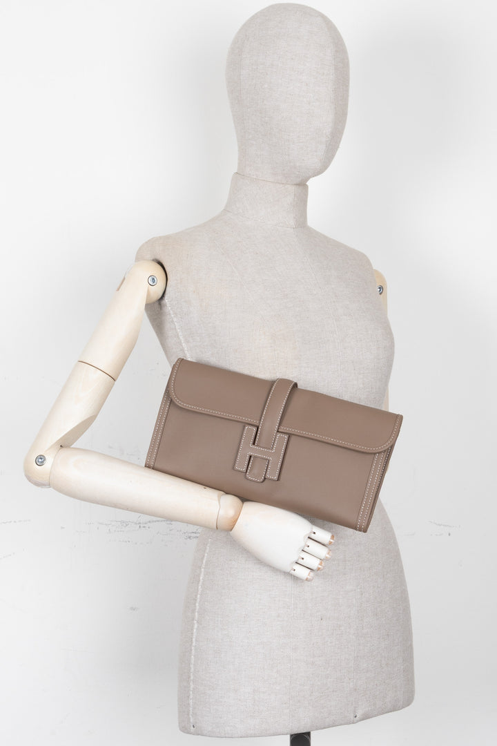 HERMÈS Pochette Jige Elan 29 Veau Swift Étoupe