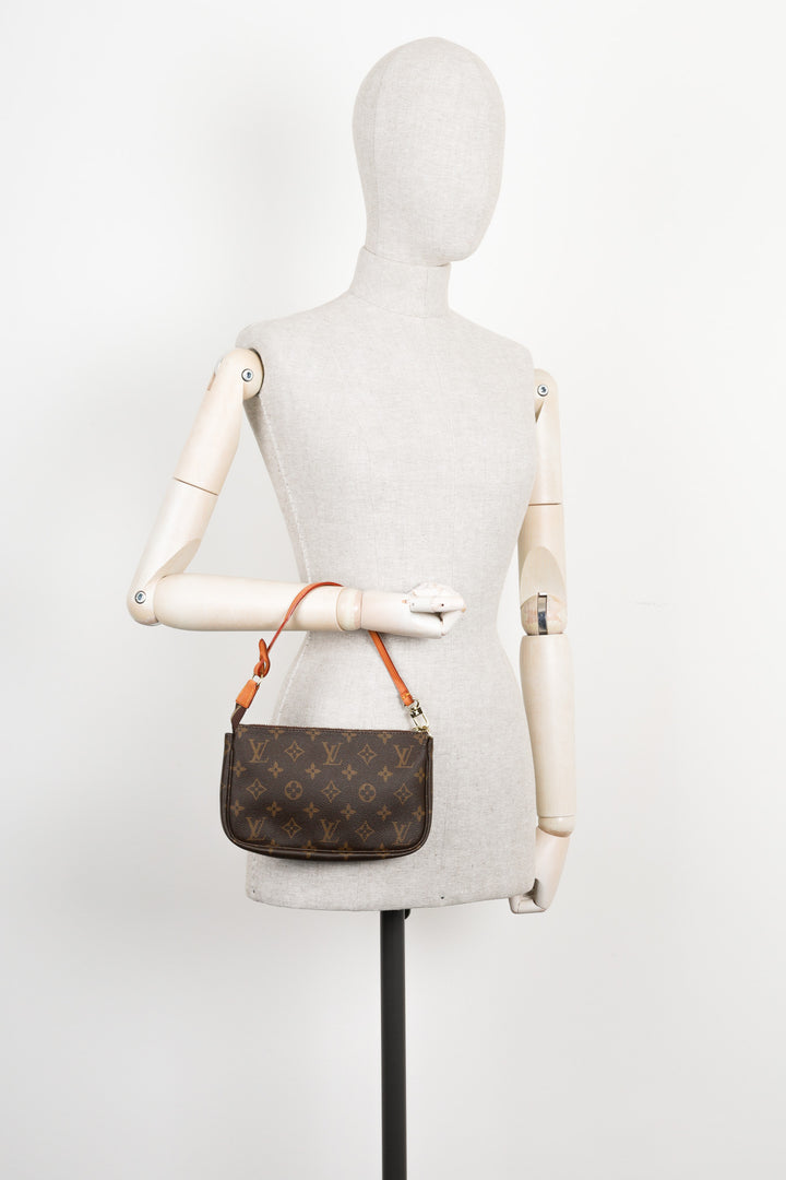 LOUIS VUITTON Pochette Accessoires MNG