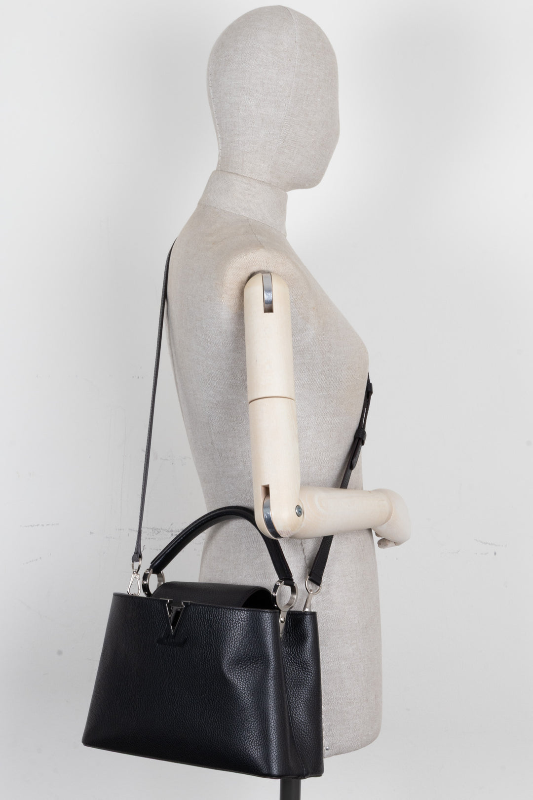 LOUIS VUITTON Capucines MM Taurillon Leather Black