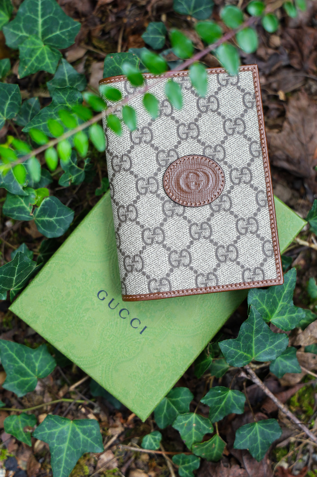 GUCCI Supreme Passport Case