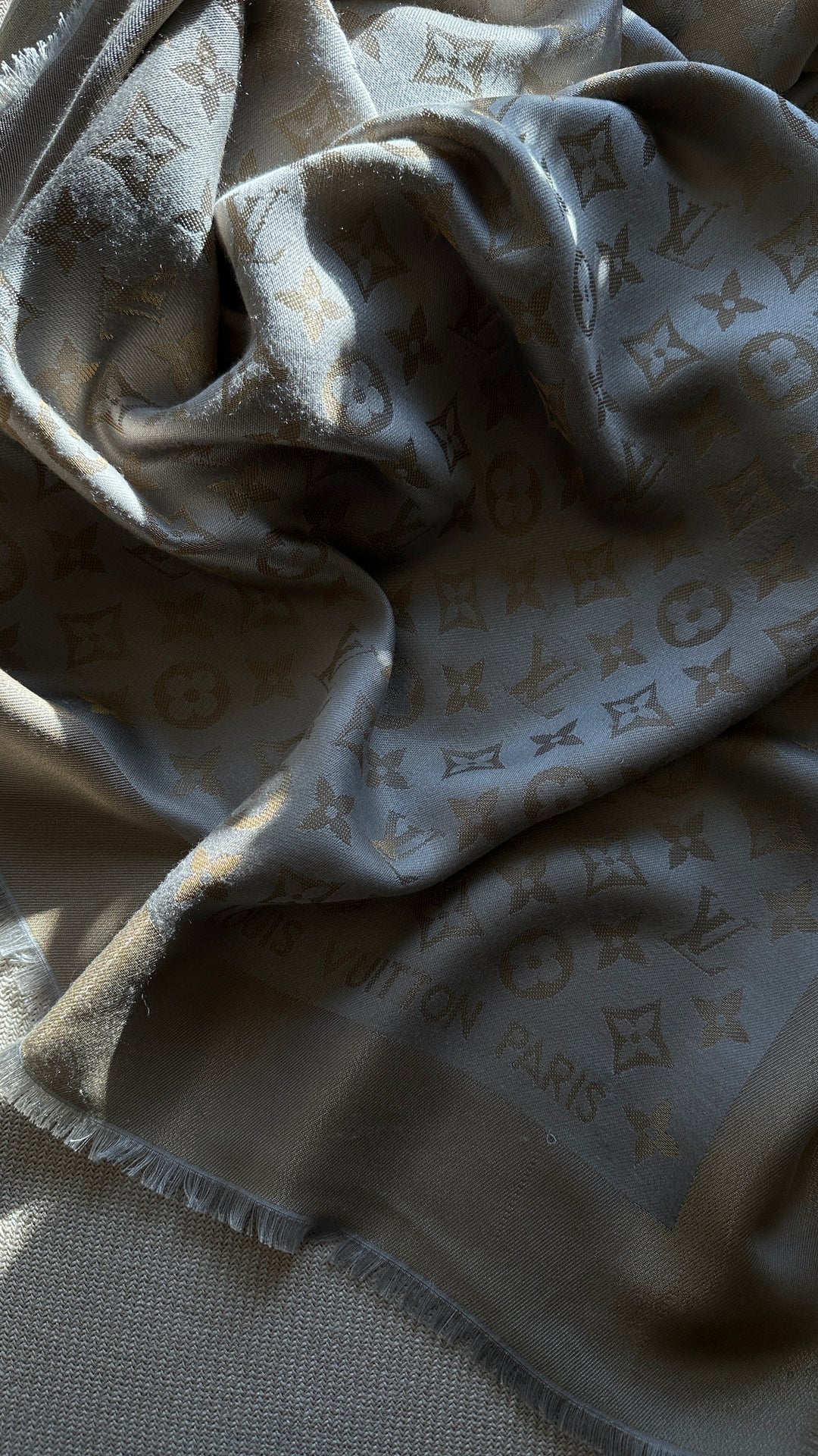 LOUIS VUITTON Fringed MNG Scarf Gold Grey