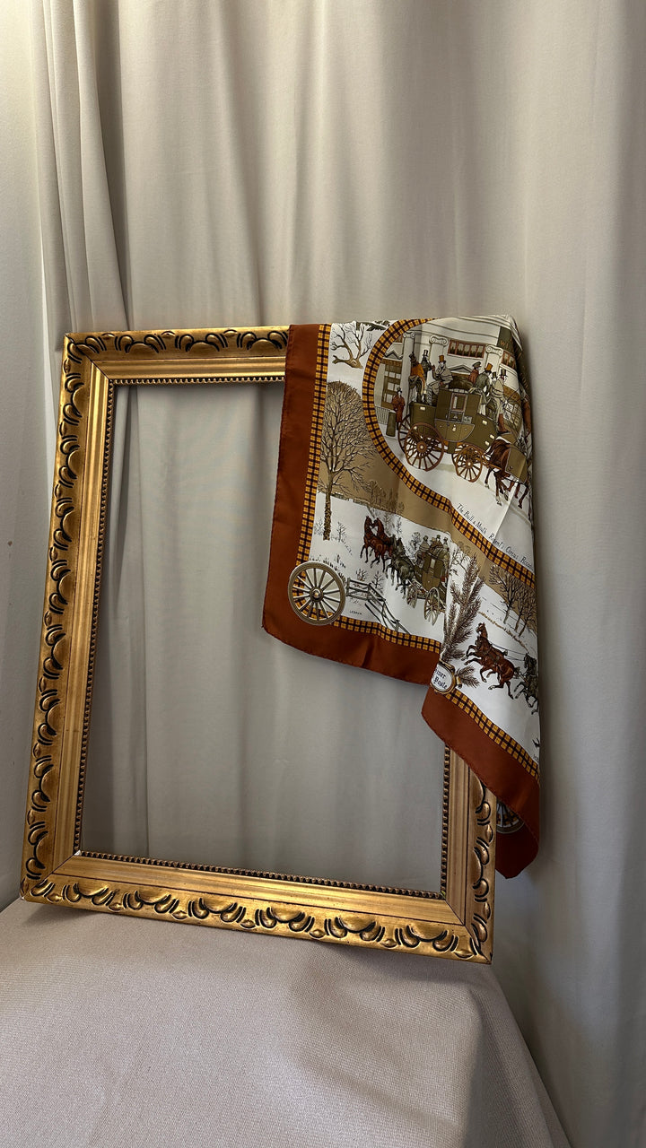 HERMÈS L´Hiver en Poste 90 Carré Silk Brown