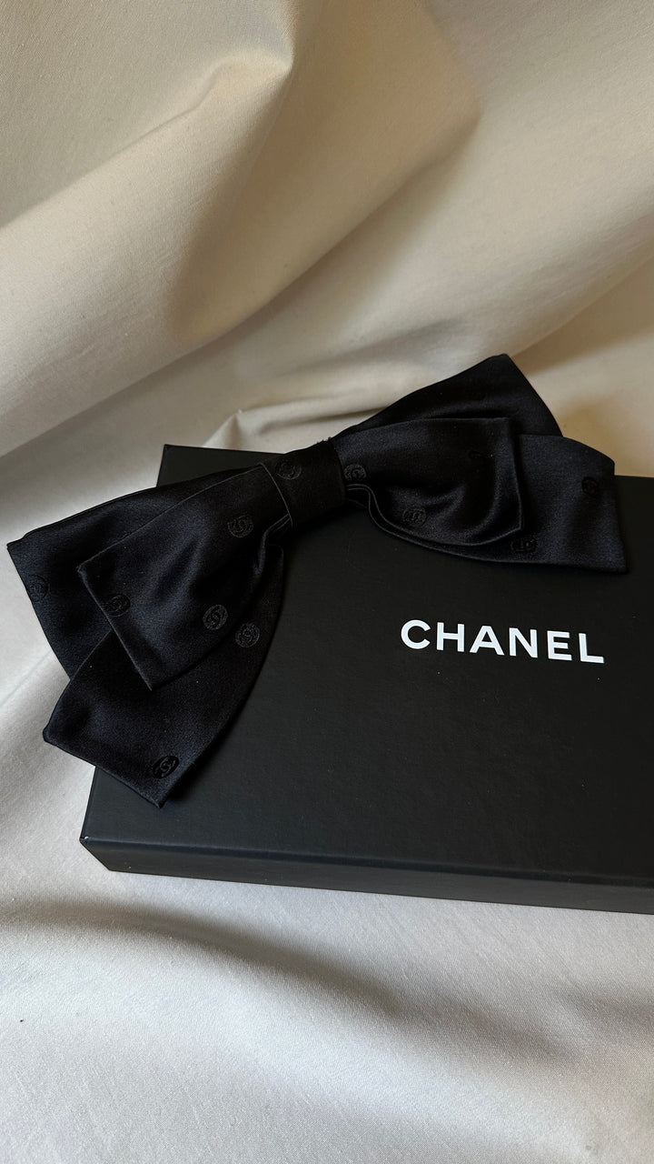 CHANEL CC Bow Hair Clip Silk Black