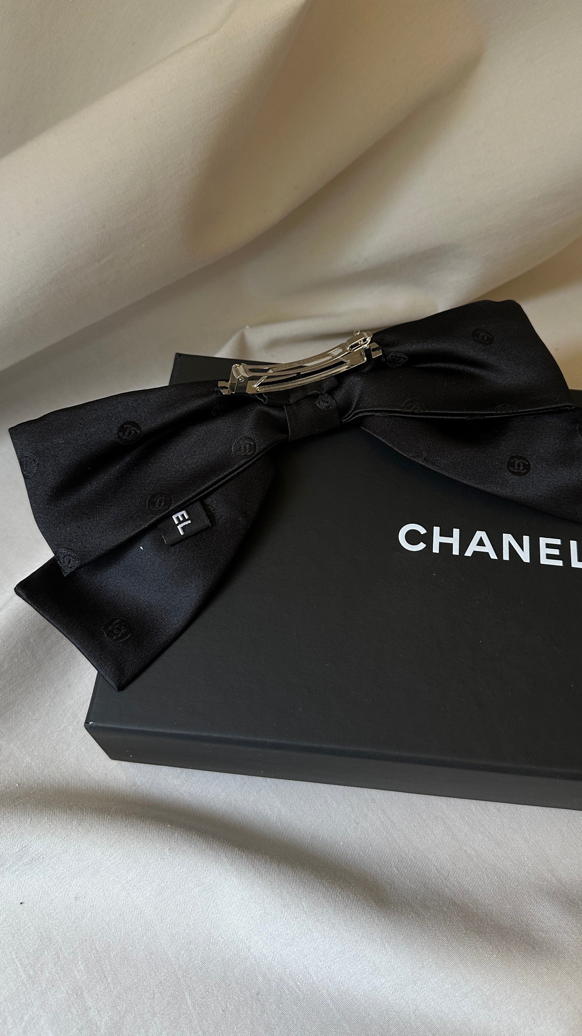 【Chanel】 Beauty Hair Clip & Black Chanel Beauty Hair Clip & Black Hairpin SET / Chanel