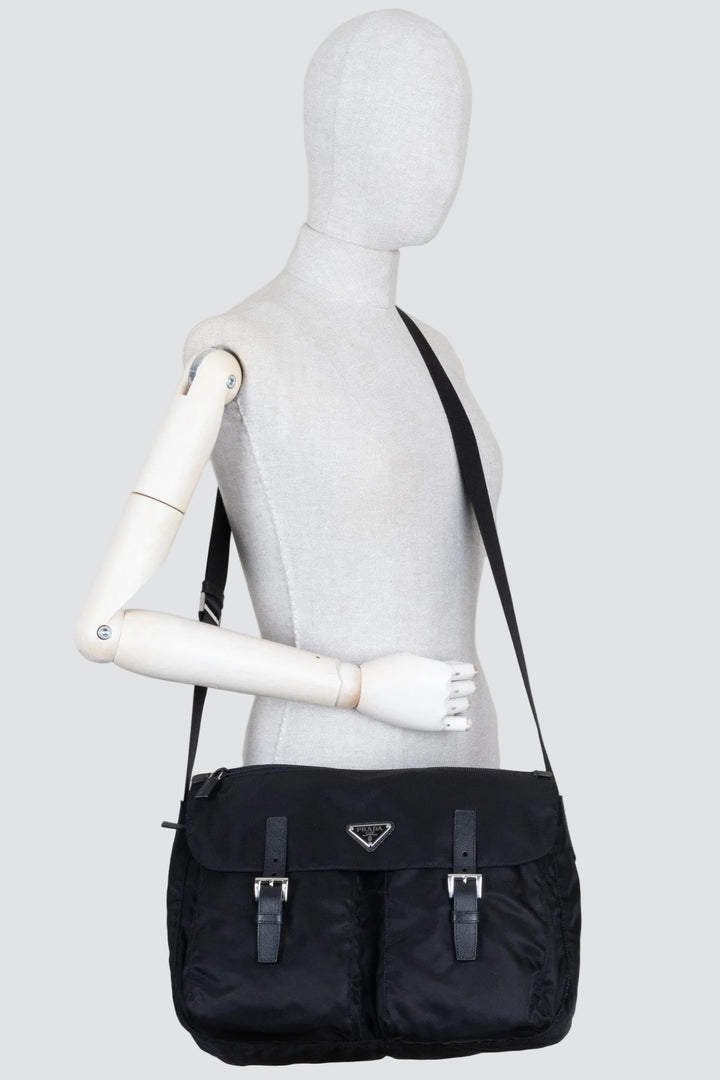 Sac bandoulière PRADA à poche avant en Re-Nylon noir