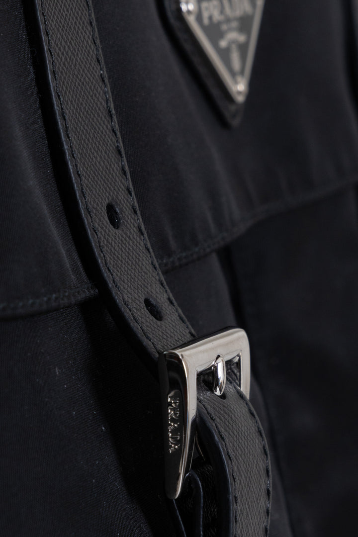 Sac bandoulière PRADA à poche avant en Re-Nylon noir